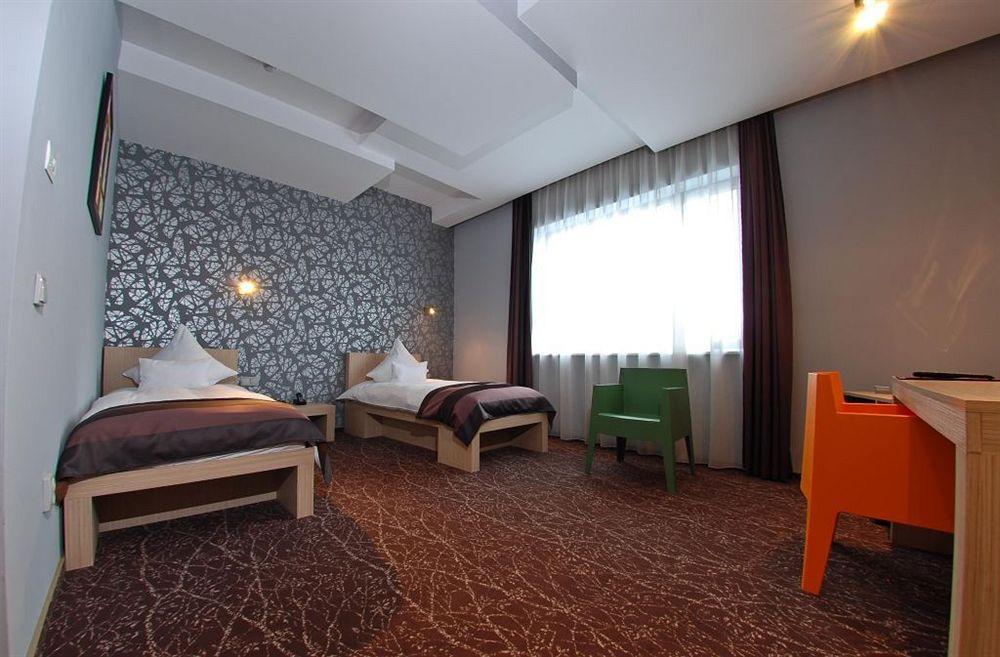 West City Hotel ฟลอเรชติ ห้อง รูปภาพ