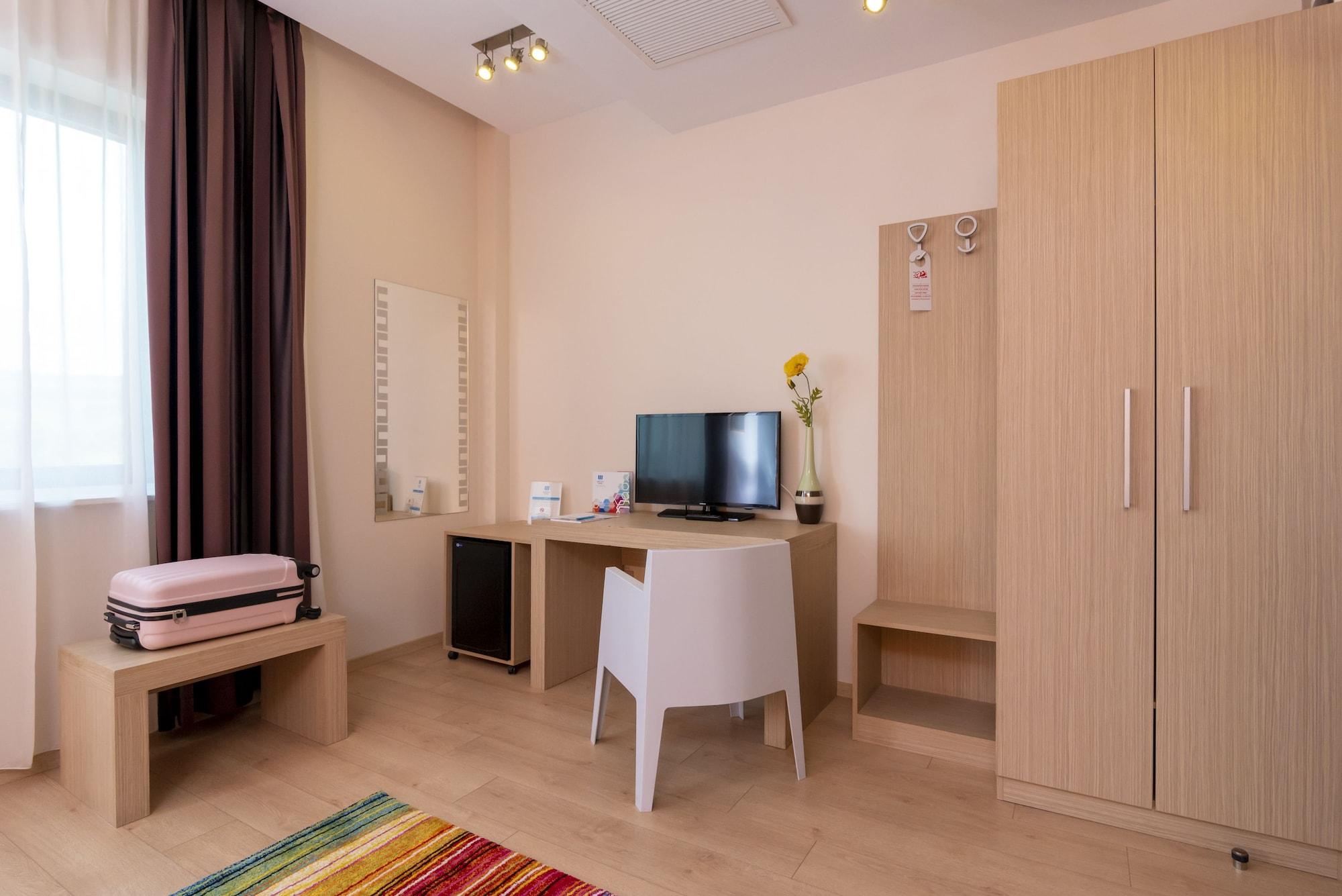 West City Hotel ฟลอเรชติ ภายนอก รูปภาพ