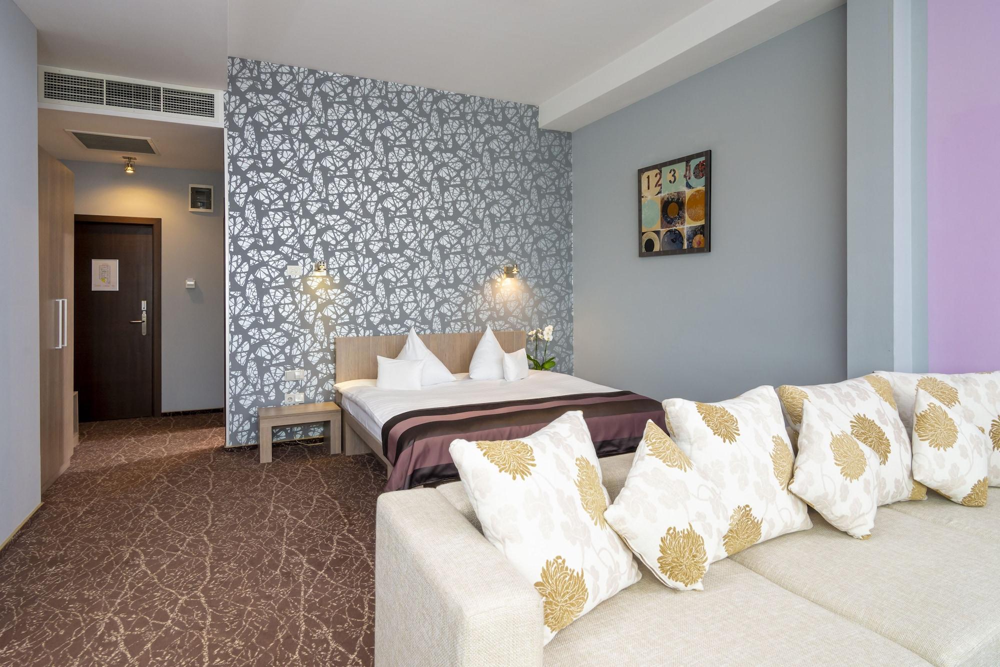 West City Hotel ฟลอเรชติ ภายนอก รูปภาพ